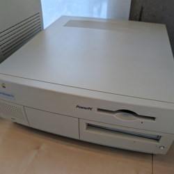 Fotografija eksponata Power Macintosh G3