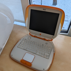 Fotografija eksponata iBook G3, Tangerine