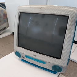 Fotografija eksponata iMac G3, 1st gen, Blueberry