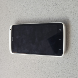 Fotografija eksponata HTC telefon