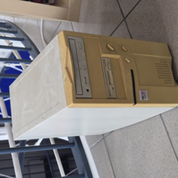 Fotografija eksponata PC-x računalnik