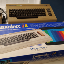 Fotografija eksponata Napajalnik Commodore