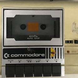 Fotografija eksponata Commodore DATASETTE